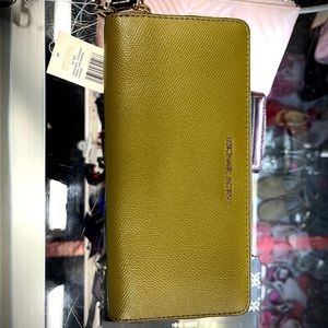 Michael Kors wallet pistachio color.Brand New !